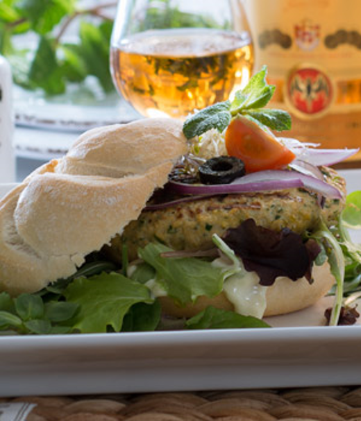 Frisse kipburgers met munt en koriander