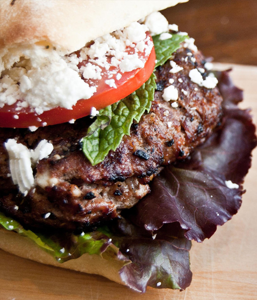 Hamburgers méditerranée met pitabroodjes