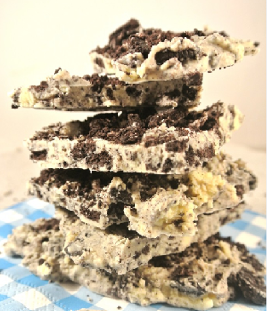 Oreo brokken met vanille ijs