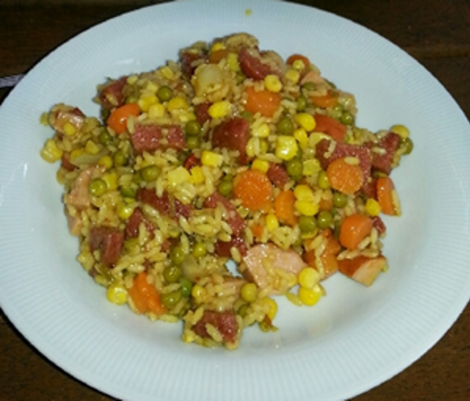 Paella van het land met Salami en Rookworst