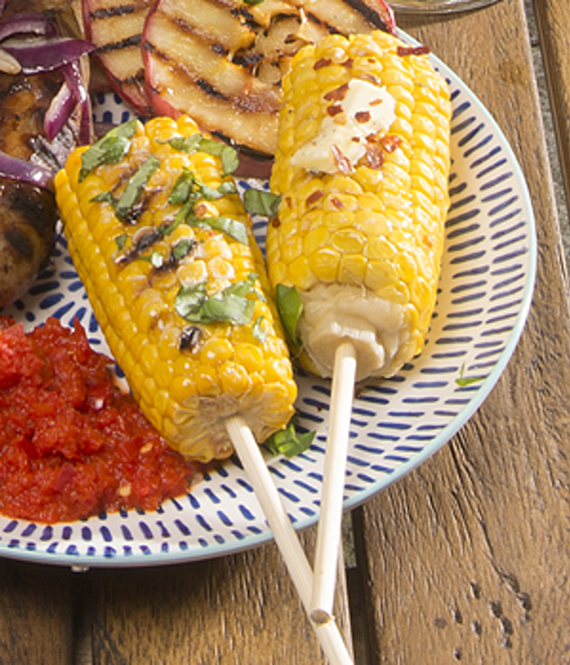 Halve maiskolven op stok