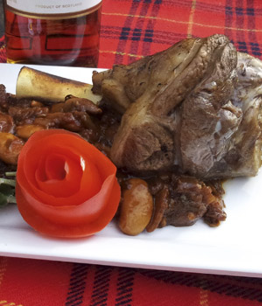 Lamsschenkels met olifantenbonen &  lavendel stoofpot