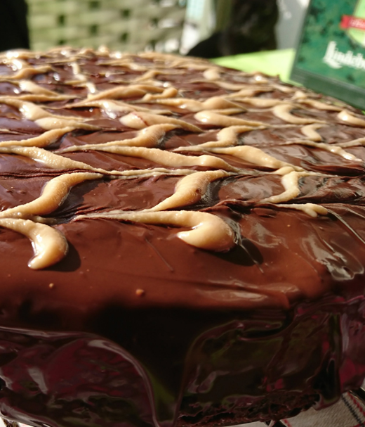 Chocoladetaart met kersen