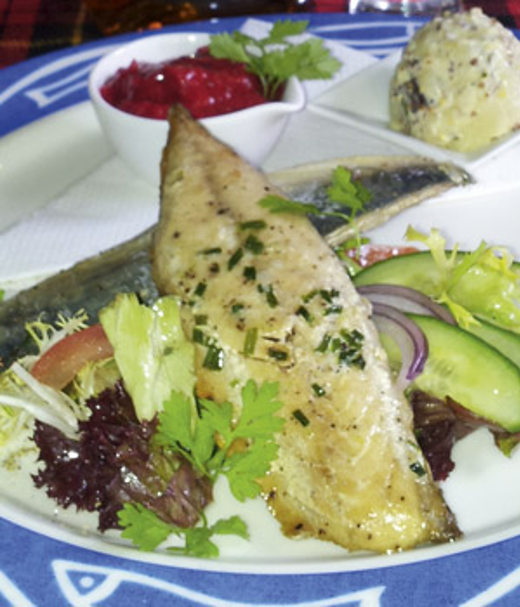 Oban Scomber met rabarber chutney en Schotse ­aardappel­­salade