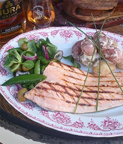 In Jura Marinated Sea-Troutfillets Zalmforel filet met kaas-aardappels